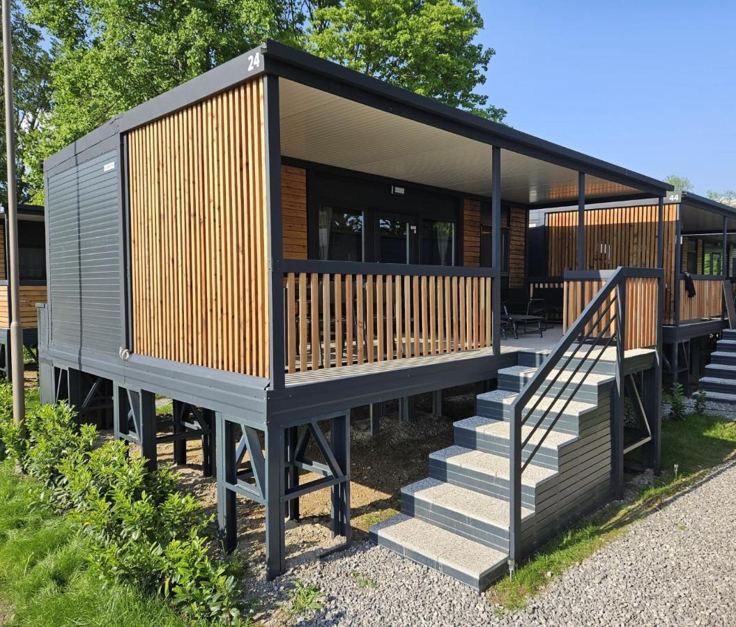 Big Berry Kolpa - Merryberry Mobile House Metlika Eksteriør bilde